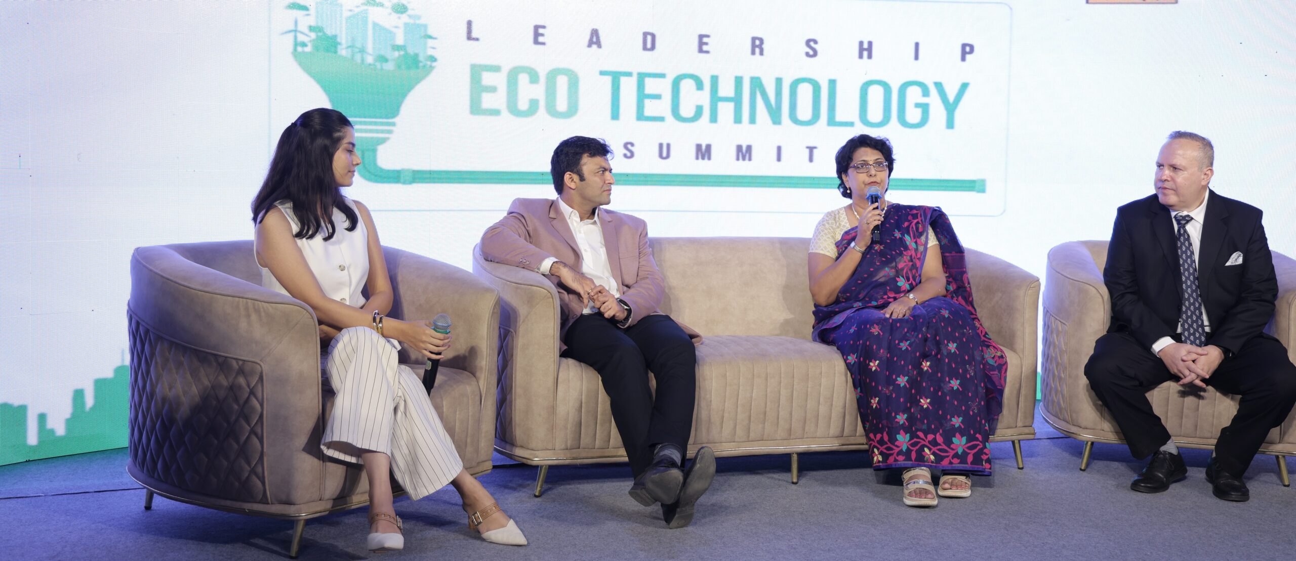 (L to R) Priya Kanakia-Founder, Bear Spaces & Co.,
Ar. Vinay Patil-Founder & Director, Vinay Patil
Architects, Chetana Raje-Associate Prof & HOD,
Sir Vithaldas Thackersey College of Home Science
Miki Kedem-CEO, Huliot India