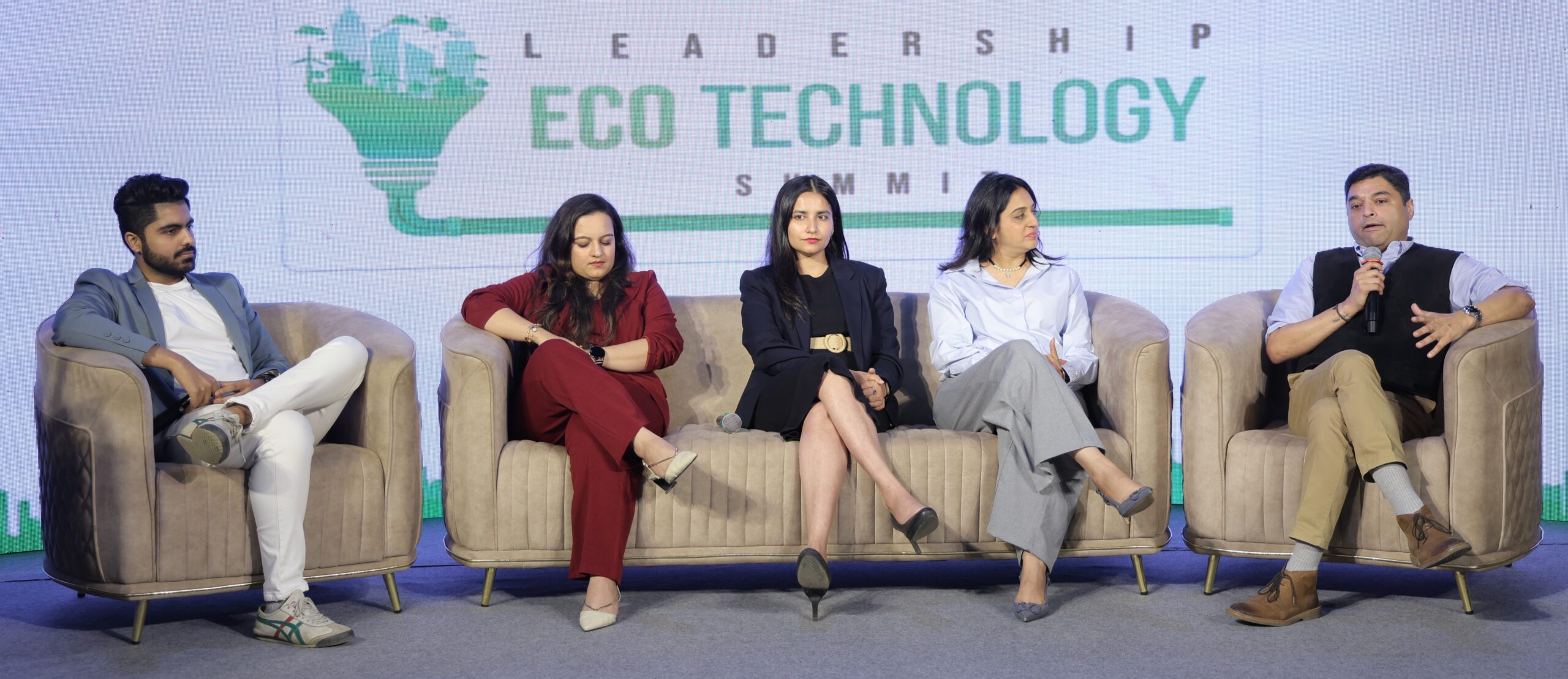 (L to R) Ar. Ayush Bagzai-Founder, Ayush Bagzai designs,
Ar. Arti Kapadia-Interior Designer, DWG Designs,
Ar. Maya Kesar-Principal Architect, Panthaki Architects,
Ar. Sheena Chhabria-Founder, Sheena Inc.,
Ar. Salil Valavalkar-Founder, Arch Intersol